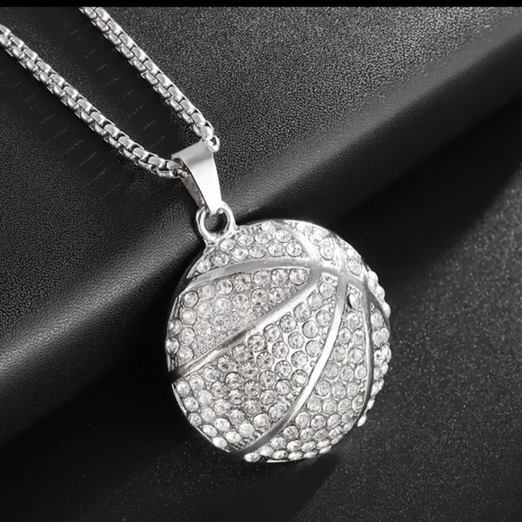 Elegant Silver Pendant Necklace - Picture 9 of 9